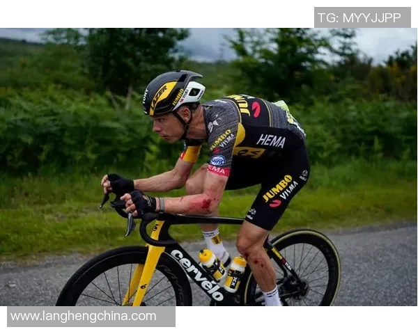 中国自行车选手阔别十五年再度出征环法赛场点燃国人热情